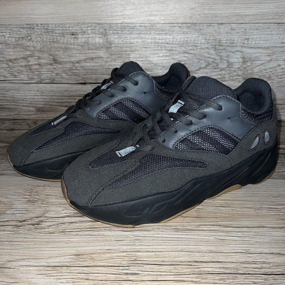 NEW Adidas Yeezy Boost 700 V1 Utility Black Mens Size 7.5 FV5304 Fashion… - Picture 4 of 11